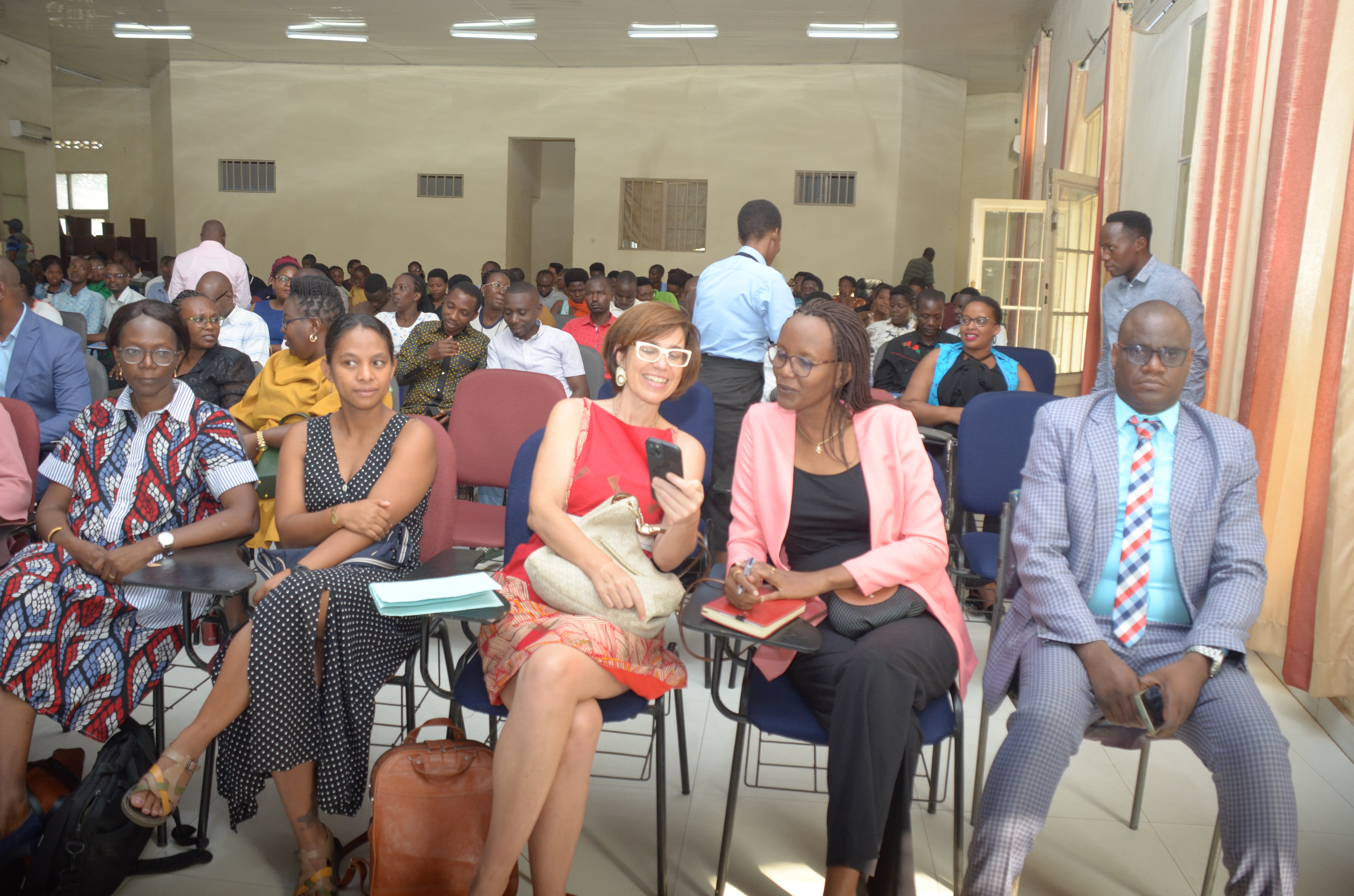 Étudiants en discussion